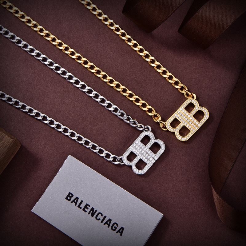 Ba*len*cia*ga necklaces